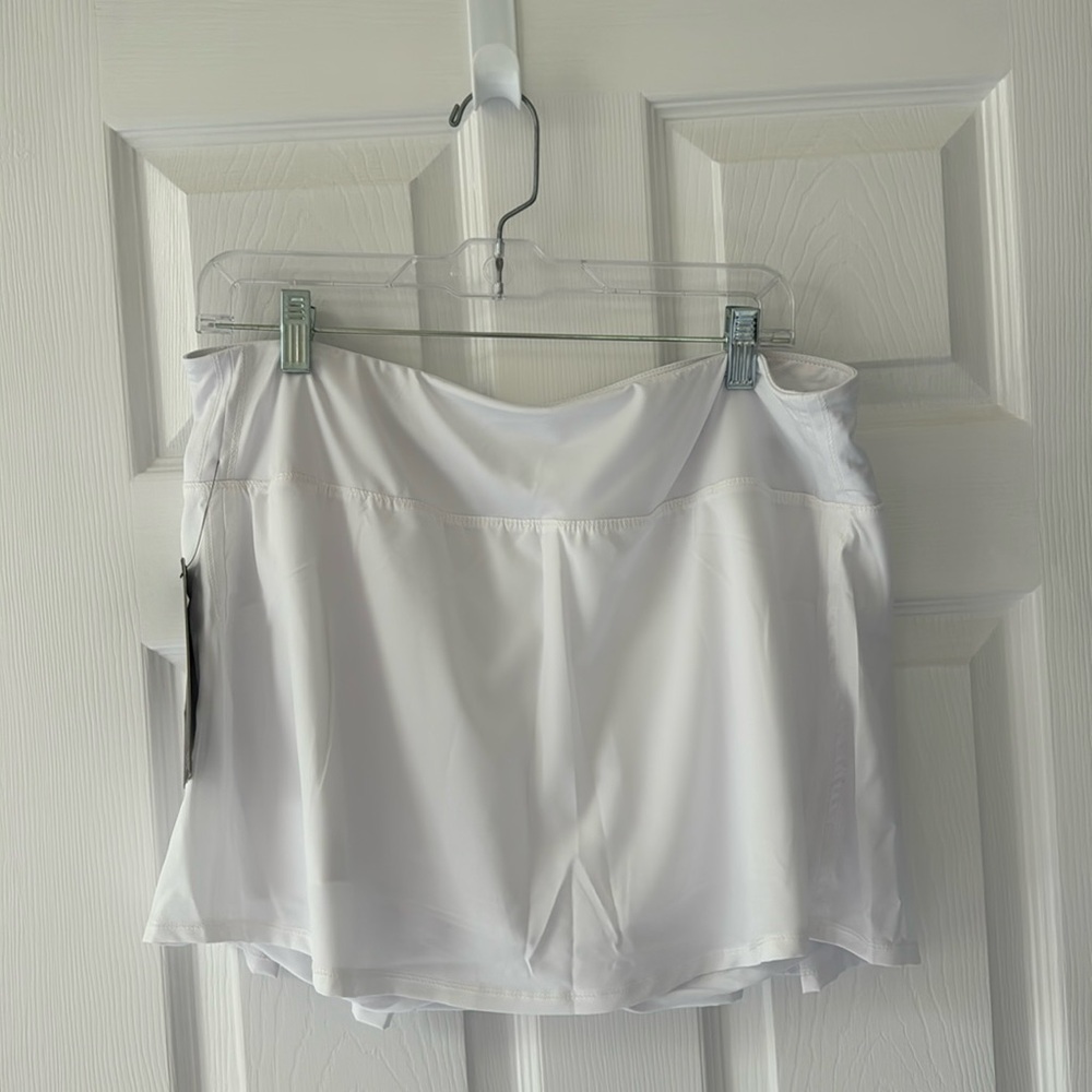 White skort perfect for pickle ball errands or a modest workout!  Size XL